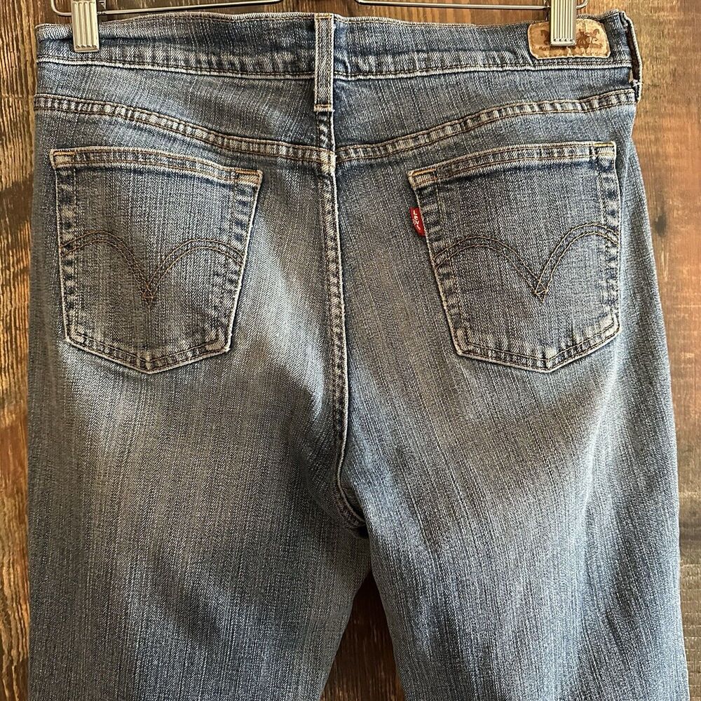 Levi's Men's Straight Jeans in Faded Blue Wash - Picture 4 of 6